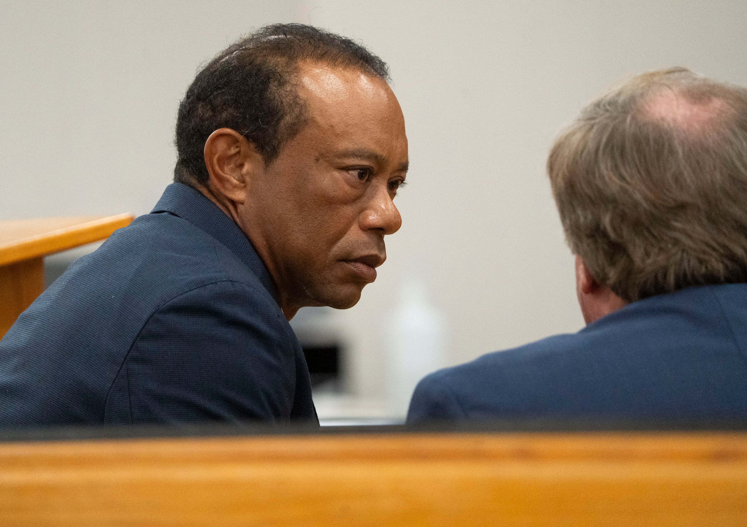 Tiger Woods se queda sin carnet de conducir durante cinco años tras volcar su coche contra un camión el pasado marzo