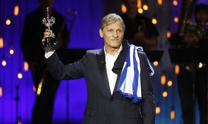 El actor estadounidense Viggo Mortensen, tras recoger el Premio Donostia, el 24 de septiembre.