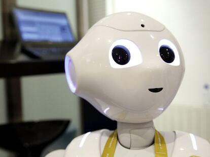 Everis presenta mediante su robot Pepper los resultados financieros de su último ejercicio fiscal