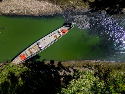 Contaminación en el agua en humedales cercanos a la refinería de Barrancabermeja.