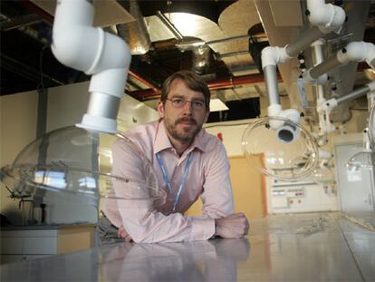 James Bishoff, en el laboratorio del Centro Nacional de Investigaciones Oncológicas.
