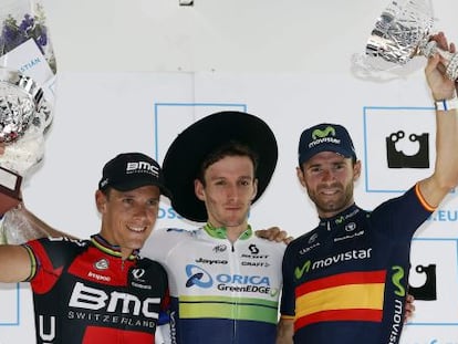 Yates, ganador en San Sebastián en el centro con Gilbert y Valverde. 