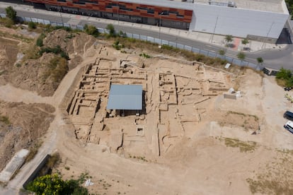 El yacimiento arqueológico de Los Mondragones, con trama urbana,
termas y edificios protocolarios.