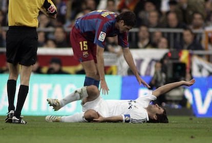 Raúl se lesiona de la rodilla en el clásico contra el Barcelona de la temporada 2005/2006.