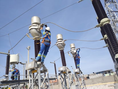 Trabajadores de Air-e, la mayor comercializadora de energía en el Caribe colombiano.