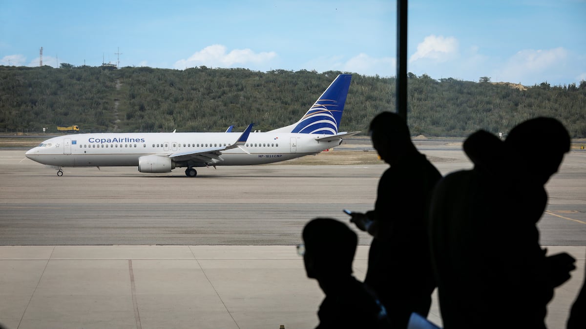 Venezuela claims the United States asked for permission to resume flights carrying deportees