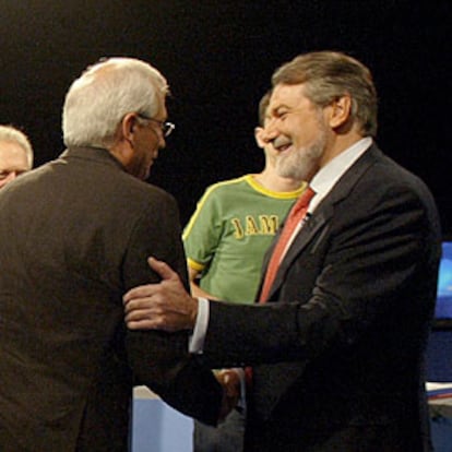 José Borrell y Jaime Mayor, al inicio del debate.
