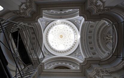 Una de las joyas del palacio es la capilla y su cúpula. Esta parte del edificio es original del siglo XVIII. Es muy probable, según el consistorio, que sus paredes estuvies colgado el Cristo de Velázquez que actualmente se encuentra en El Prado.