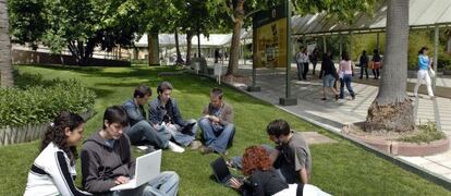 Estudiantes en la Universidad de Ja&eacute;n. 