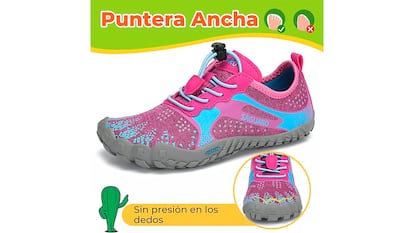 Zapatos barefoot para niños sobre fondo blanco.