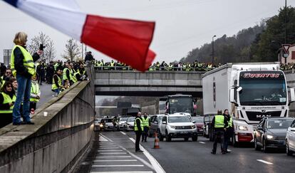 Demonstrators block the traffic on the highway A47 between Lyon and Saint-Etienne on November 17, 2018, as part of a nationwide popular initiated day of protest called