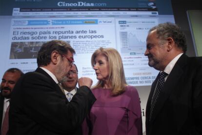 Juan Luis Cebrián, Arianna Huffington e Ignacio Polanco, en la entrega de los Premios Cinco Días a la Innovación Empresarial.