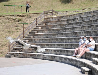 Cerca de 300 personas han accedido este lunes al Parque de la Naturaleza de Cantabria, con motivo de la entrada de la región en la fase 2 de la desescalada por el coronavirus.