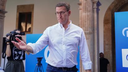 El presidente del Partido Popular Alberto Núñez Feijóo clausura en Salamanca un acto sobre familia y políticas sociales.