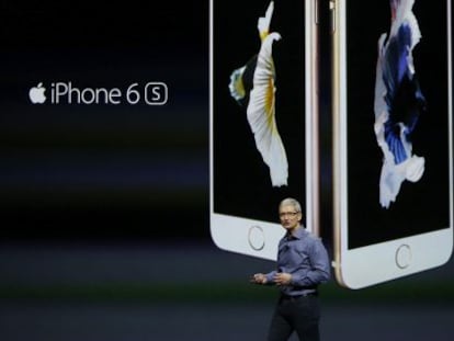 El consejero delegado de Apple, Tim Cook, en la presentaci&oacute;n del iPhone6.