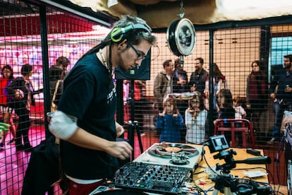 Una sesión de Dj en la primera edición de Music & Dealers.