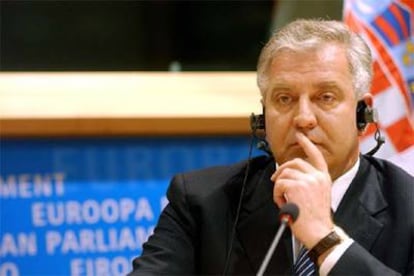 El primer ministro croata, Ivo Sanader, ayer en el Comité de Asuntos Exteriores del Parlamento Europeo.