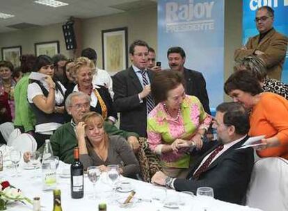 Mariano Rajoy, en Villaobispo de las Regueras, localidad cercana a León donde celebró una comida-mitin.