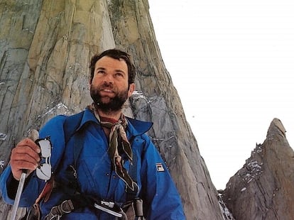 Renato Casarotto stands beneath the Goretta Pillar in 1979. 