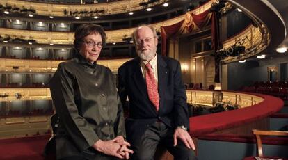 Annie Proulx y Charles Wuorinen, escritora y compositor de 'Brokeback Mountain', en el Teatro Real de Madrid.