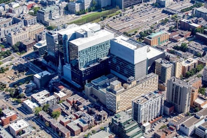 Imagen aérea del centro hospitalario CHUM, en Montreal (Canadá).