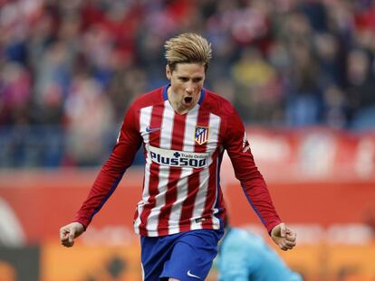 Torres celebra su gol número 100 con el Atlético.
