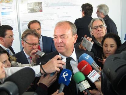 El president de la Junta d'Extremadura, José Antonio Monago, atén els mitjans el passat 23 d'abril.