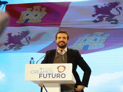 El presidenrte del Parido Popular, Pablo Casado, en el Palacio de Congresos de León, este domingo.