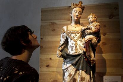 La talla de la Virgen en el emplazamiento que tendrá hasta febrero en el Museo de Lleida Diocesano i Comarcal.
