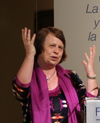 La astroquímica Ewine Van Dishoeck durante su charla en la Fundación BBVA, en Madrid.