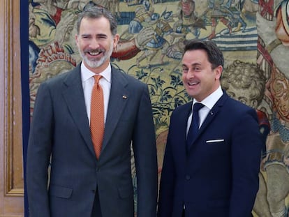 Xavier Bettel es recibido este viernes por el rey Felipe VI en Madrid.