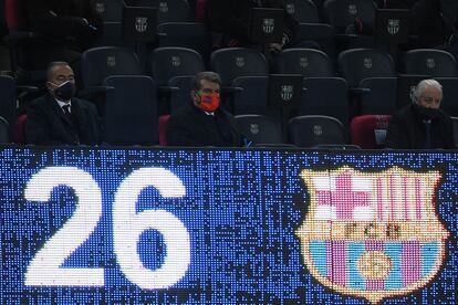 Laporta, en el palco del Camp Nou en el duelo ante el Huesca.