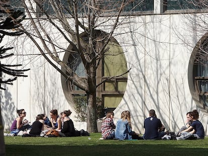 Alumnos de la Universidad Pública de Navarra, en Pamplona.