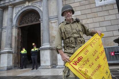 Justo José M. P., davant de la Generalitat el passat novembre.