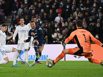 Mbappe marca el gol de la victoria del PSG ante el Real Madrid.