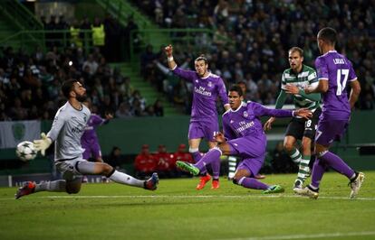 Varane marca el primer tanto del partido. 