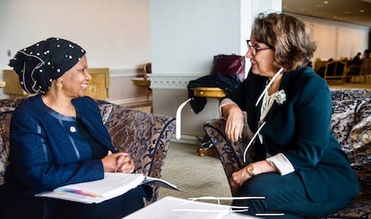Las autoras del artículo durante una reunión en la sede de Naciones Unidas en Nueva York.