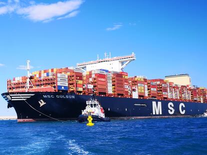 Un buque de portacontenedores en el puerto de Valencia.