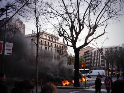 Imagen de la quema tuiteada por el Sindicat d'Estudiants dels Països Catalans.