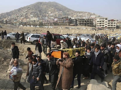 Entierro de una v&iacute;ctima de un atentado suicida en Kabul, la capital de Afganist&aacute;n, a finales de enero.