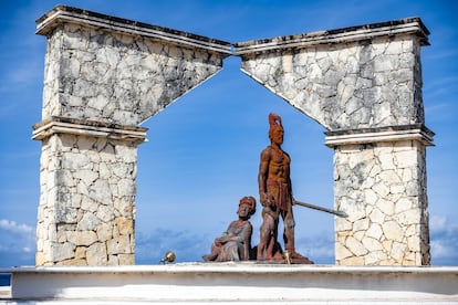 El 'Monumento al mestizaje', en el malecón de San Miguel de Cozumel.