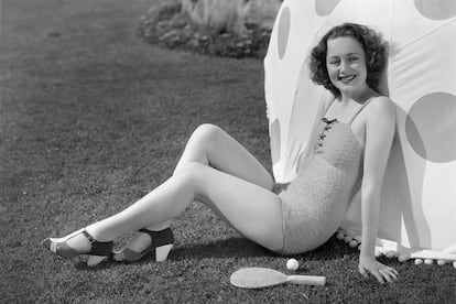 Posando en traje de baño, en una foto promocional de 1935.