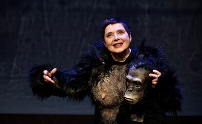 Isabella Rossellini en un momento de 'La sonrisa de Darwin'.