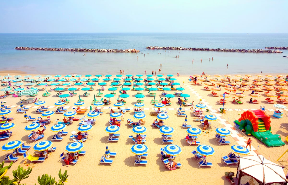 El ocaso del veraneo en Italia: las familias ya solo van a la playa el fin de semana