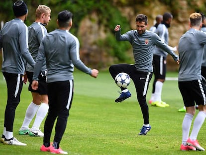 Silva, en el centro, en el entrenamiento del Mónaco.