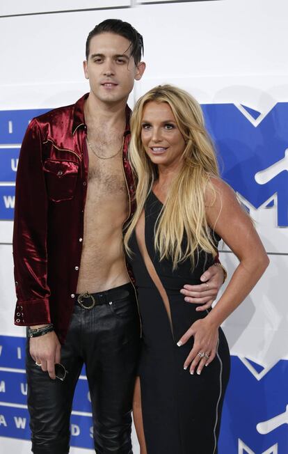 No, no suele hacer frío en agosto en Nueva York. Otro que decidió ir enseñando el pecho fue el músico californiano G-Eazy. Ni aún así logró quitar protagonismo a una centradísima Britney Spears.