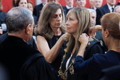 Isabel Perelló recibe, el pasado miércoles, el Collar de la Justicia, símbolo de la presidencia del Tribunal Supremo y el CGPJ.