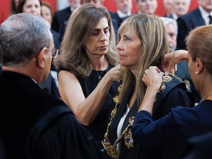 Isabel Perelló recibe, el pasado miércoles, el Collar de la Justicia, símbolo de la presidencia del Tribunal Supremo y el CGPJ.