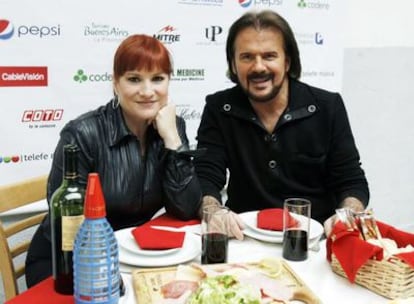 Los integrantes del grupo, Lucía y Joaquín Galán, durante la presentación de su nuevo proyecto en el Club Atlético Palermo de Buenos Aires