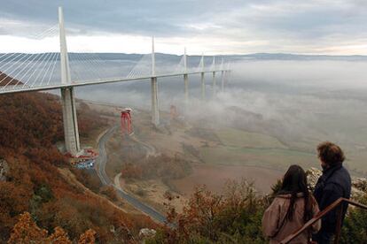 El viaducto desde una de sus orillas.